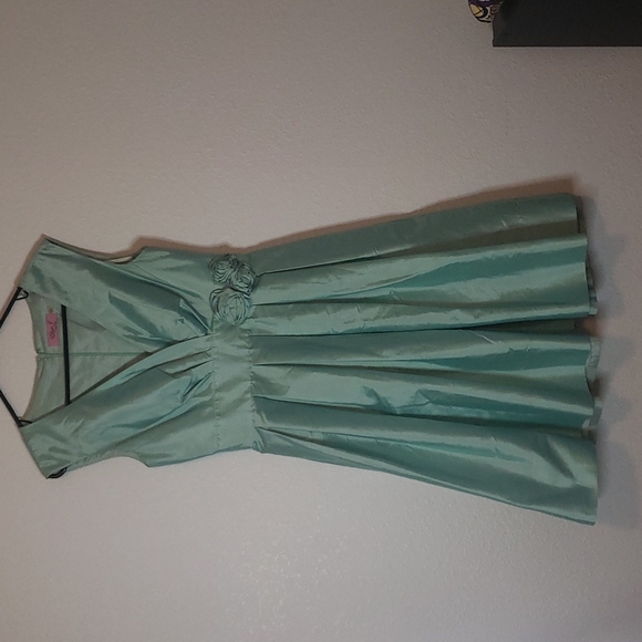 Dress - Picture 2 of 6